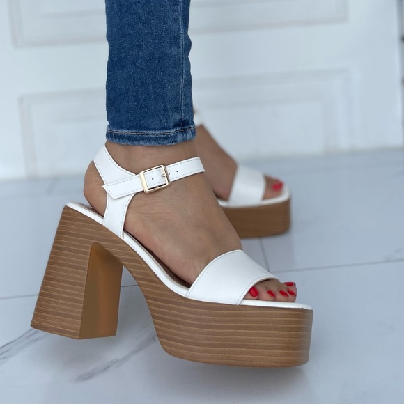 White heeled sandals - Picture 4 of 6